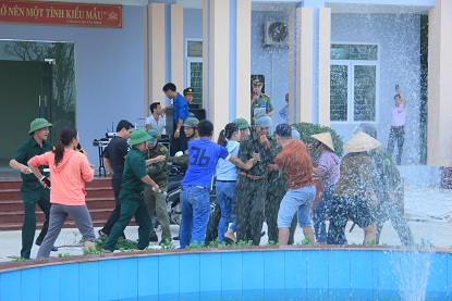 http://thanhhoacity.gov.vn/Documents/Tin%2c%20bai%202018/Thang%208/X%c3%a3%20Ho%e1%ba%b1ng%20Long%20t%e1%bb%95%20ch%e1%bb%a9c%20di%e1%bb%85n%20t%e1%ba%adp%20chi%e1%ba%bfn%20%c4%91%e1%ba%a5u%20ph%c3%b2ng%20th%e1%bb%a7%20n%c4%83m%202018/IMG_1391.jpg