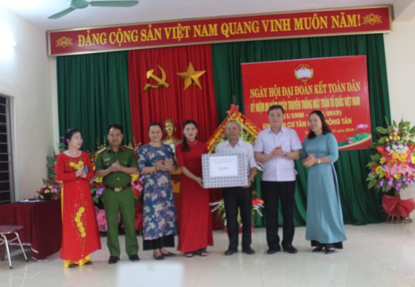 https://truyenhinhtpth.com.vn/wp-content/uploads/2019/11/tang-qua-khu-dan-cu-600x416.jpg
