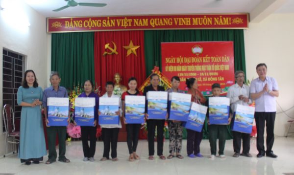 https://truyenhinhtpth.com.vn/wp-content/uploads/2019/11/tang-qua-nguoi-ngheo-600x358.jpg