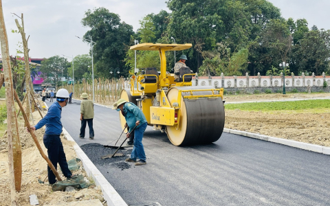 Thảm nhựa toàn bộ đường dạo quanh công viên Hội An