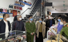 Công an thành phố Thanh Hoá khởi tố vụ án, khởi tố bị can đối với vợ chồng chủ shop quần áo Mai Hường