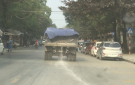 Nỗi lo mất ATGT từ xe tải làm rơi vãi vật liệu xây dựng xuống đường