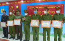 Trao giấy khen và thưởng nóng cho Ban chuyên án số 121-H