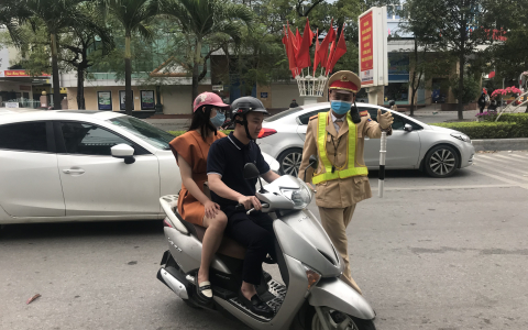 Thành phố Thanh Hóa xử phạt gần 100 trường hợp vi phạm giao thông và không đeo khẩu trang nơi công cộng
