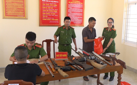 Cách thức giao nộp các loại vũ khí, vật liệu nổ, công cụ hỗ trợ