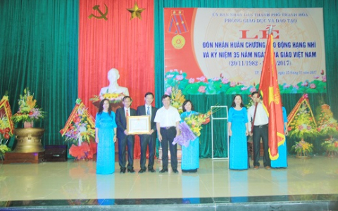 Phòng Giáo dục và Đào tạo TP Thanh hóa tổ chức Lễ đón nhận Huân chương lao động hạng Nhì và Kỷ niệm 35 năm ngày nhà giáo Việt Nam (20/11/1982 - 20/11/2017)