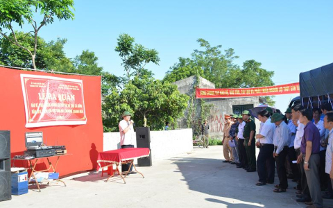 Ra quân bảo vệ, phát triển nguồn lợi thủy sản và thả cá giống trên Sông Mã