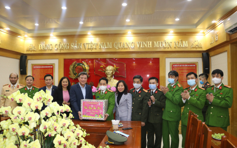 Bí thư Thành ủy thành phố Thanh Hóa thăm, chúc tết các đơn vị làm nhiệm vụ trong dịp Tết