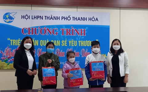 Trao 72 suất quà Tết cho hội viên, phụ nữ, trẻ mồ côi đặc biệt khó khăn