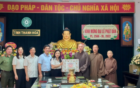 Lãnh đạo thành phố Thanh Hóa thăm, chúc mừng tăng ni phật tử nhân dịp Đại lễ Phật đản năm 2022