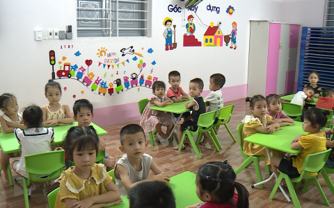 Các trường mầm non tư thục tăng cường biện pháp chống nóng cho học sinh