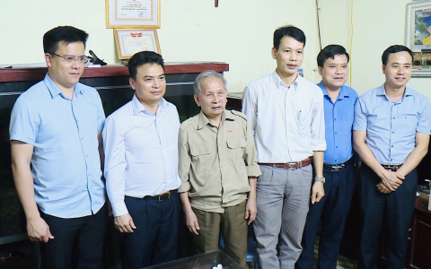 Lãnh đạo thành phố Thanh Hóa thăm, tặng quà các gia đình chính sách nhân kỷ niệm 75 năm ngày thương binh liệt sỹ