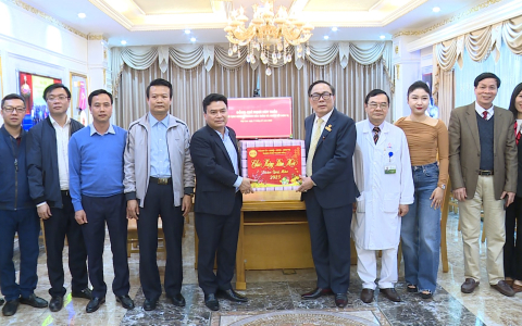 Chủ tịch UBND TP Thanh Hoá thăm, tặng quà nhân dịp Tết Nguyên đán Quý Mão 2023