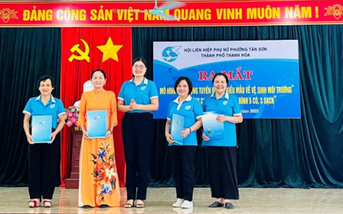Ra mắt mô hình “Xây dựng tuyến đường kiểu mẫu về vệ sinh môi trường” và “Xây dựng gia đình 5 có, 3 sạch”