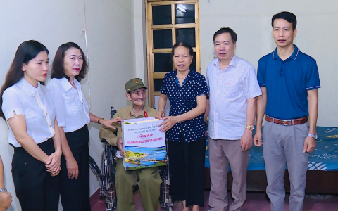 Lãnh đạo thành phố thăm, tặng quà các thương bệnh binh, gia đình liệt sỹ, người có công với cách mạng trên địa bàn thành phố