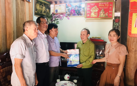 Thăm, tặng quà gia đình các nạn nhân chất độc da cam/dioxin các xã Hoằng Quang, Hoằng Đại TP Thanh Hóa