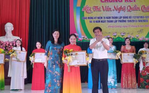 Giao lưu văn nghệ quần chúng chào mừng kỷ niệm 70 năm thành lập Đảng bộ phường Đông Cương