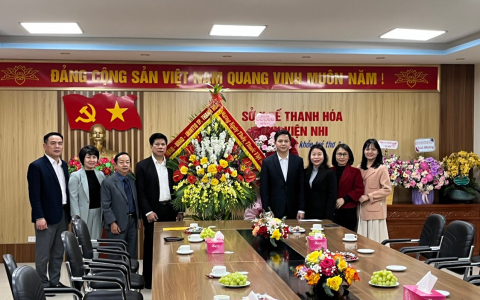 Đồng chí Phó Chủ tịch HĐND thành phố đi thăm chức mừng các bệnh viện nhân 69 năm ngày Thầy thuốc Việt Nam