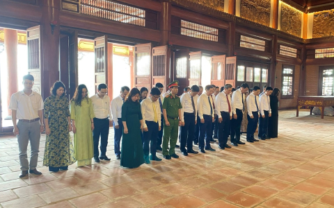 Thành phố Thanh Hóa dâng hương kỷ niệm 59 năm ngày Hàm Rồng chiến thắng