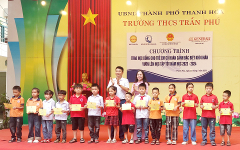 Trao 60 suất học bổng cho học sinh có hoàn cảnh khó khăn trên địa bàn TP Thanh Hóa