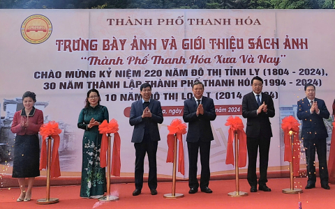 Khai mạc trưng bày ảnh và giới thiệu sách ảnh “Thành phố Thanh Hóa xưa và nay”