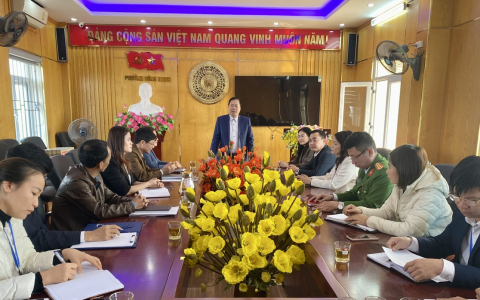 Đồng chí Lê Anh Tuấn, Phó Bí thư Thường trực Thành ủy thành phố Thanh Hóa kiểm tra tình hình sản xuất và đời sống tại một số địa phương