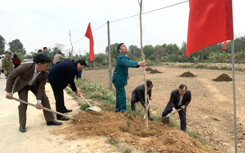 Xã Đông Quang tổ chức Lễ phát động Tết trồng cây “Đời đời nhớ ơn Bác Hồ” xuân Ất Tỵ 2025