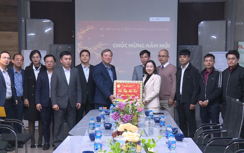 Bí thư Thành ủy thành phố Lê Anh Xuân đi thăm tình hình sản xuất đầu năm Ất Tỵ 2025